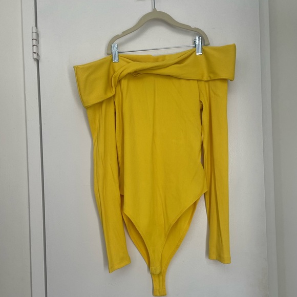 Sergio Hudson x Target Yellow off the shoulder ribbed bodysuit size small. - Picture 3 of 4